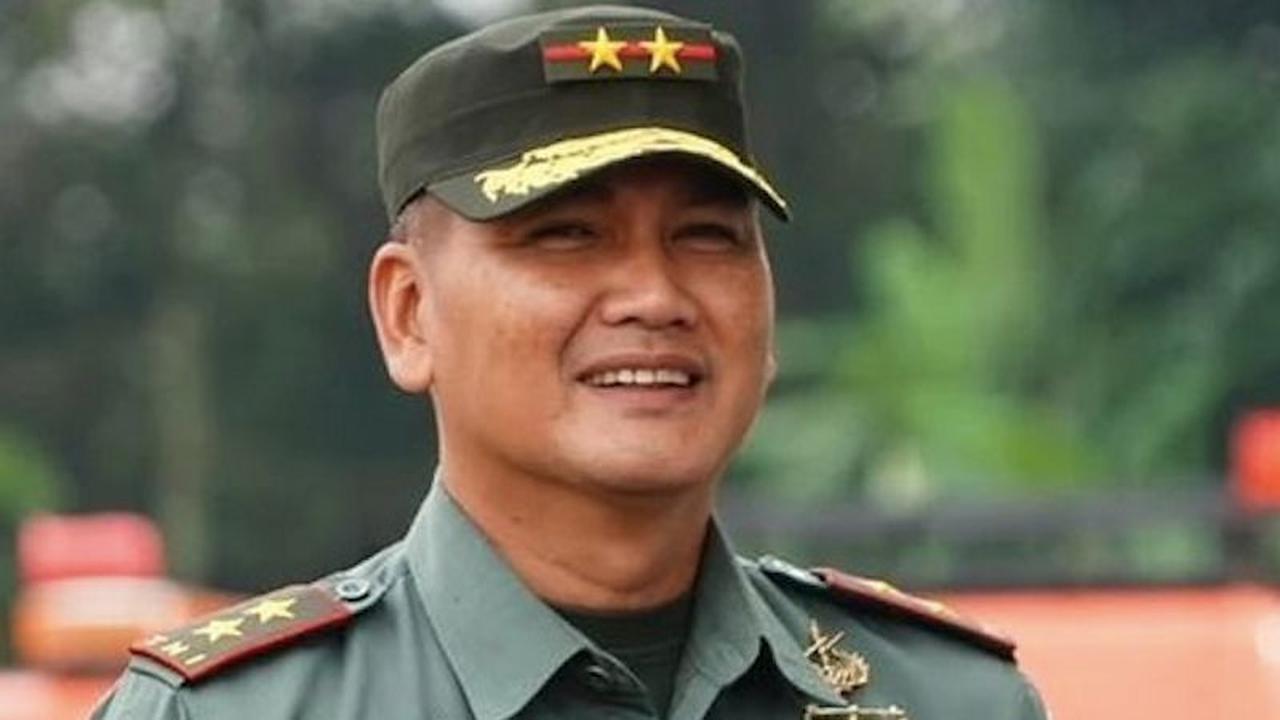⁠Potret Sederhana Mayjen Kunto dan Istri Bareng Orangtua, Sosok Ayahnya jadi Sorotan Ramai Didoakan