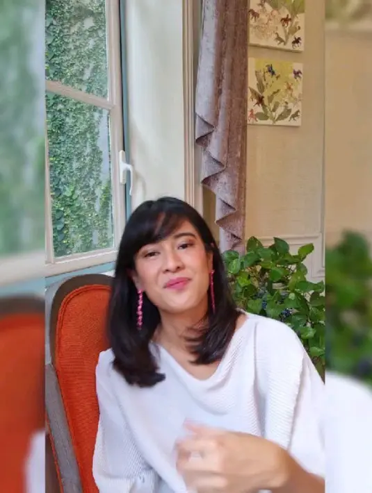 Menurut Dian, di situasi seperti sekarang semua orang seperti berada di zaman perang. Harus menyadari kondisi yang ada dan memakluminya. Menurutnya, dunia tengah bersedih dan menegangkan. (Instagram/therealdisastr)