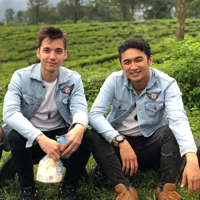 Beri Dukungan, Ini 6 Potret Persahabatan Gerald Yohanes dan Stefan William
