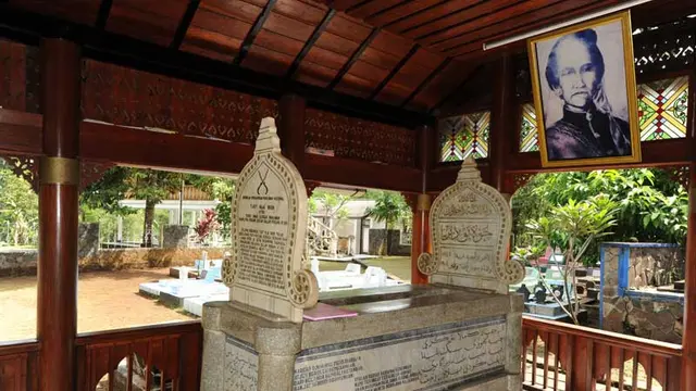Makam Cut Nyak Dien