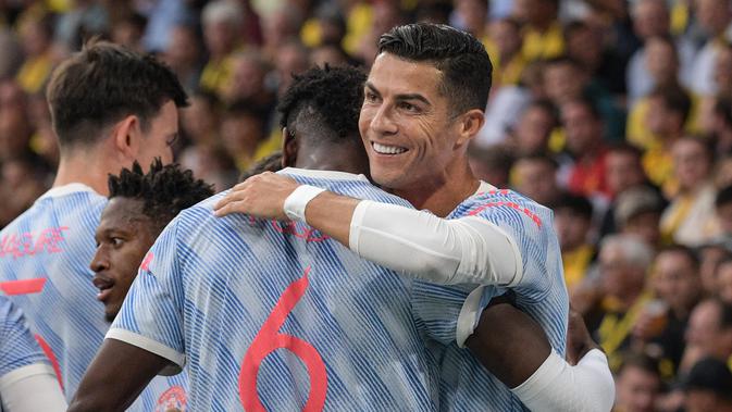 Cristiano Ronaldo merayakan gol yang dicetaknya saat Manchester United menghadapi Young Boys dalam laga matchday pertama Liga Champions 2021/2022, Rabu (15/9/2021) dini hari WIB. (SEBASTIEN BOZON / AFP)