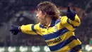 6. Hernan Crespo (Parma), kehadirannya di Parma pada tahun 1996 menjadikan dirinya wonderkid incaran klub-klub besar. Ketika itu bomber asal Argentina ini menjadi icon di Parma berkat naluri mencetak gol yang tinggi. (AFP/Gabriel Bouys)