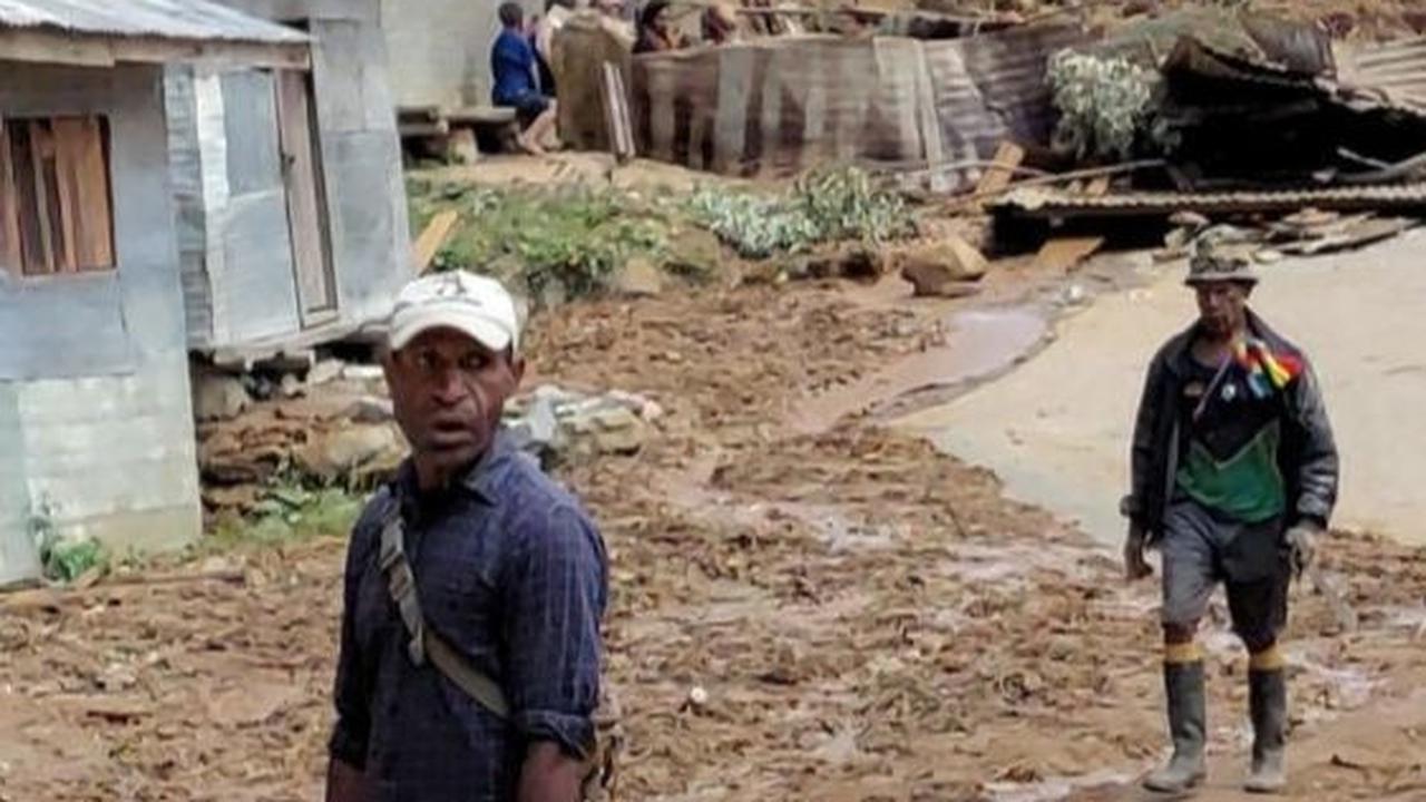 Namun hal itu terkendala dengan akses yang sulit menuju lokasi bencana sehingga menyulitkan tim melakukan proses pencarian dengan cepat. Foto: AFP / STR<br>