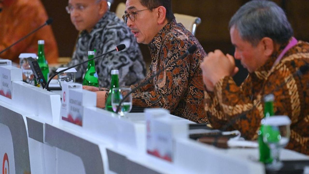 "KTT (Konferensi Tingkat Tinggi) ini menjadi momentum penting untuk mengingatkan negara-negara terkait untuk bersatu dalam menghadapi berbagai tantangan global," kata Arsjad.