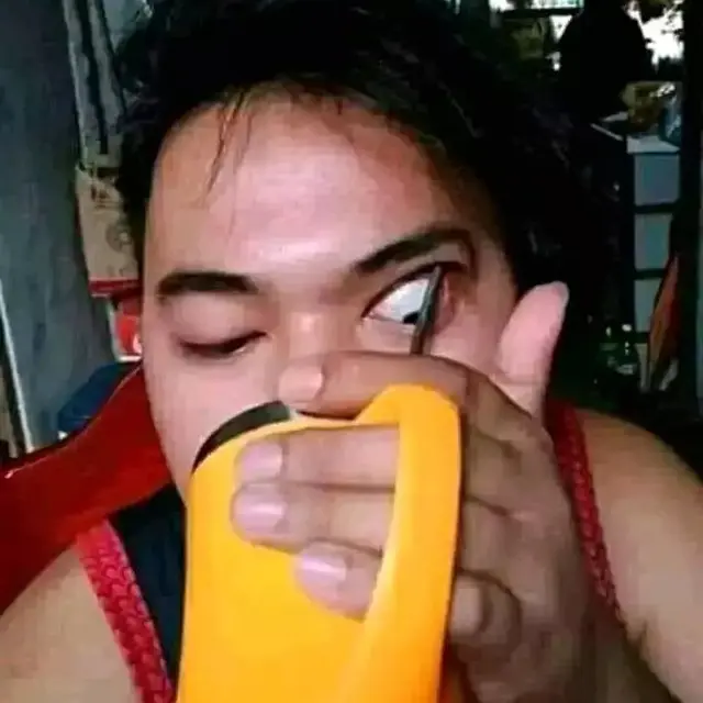 6 Potret Apes Pakai Eyeliner Ini Sering Dialami Cewek, Harus Sabar Kalau Dandan