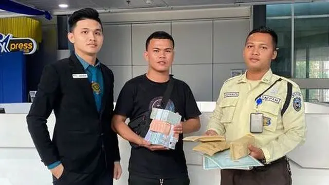 Temukan Tas Berisi Uang