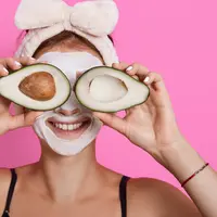 Simak manfaat dan resep masker buah yang bisa dibuat di rumah. (Foto/Dok: freepik.com/user18526052)