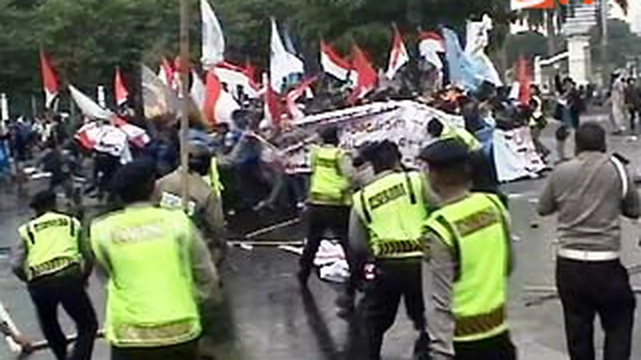 120327ctembak-demo.jpg
