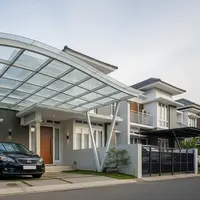 Kanopi Lengkung Minimalis/rumah dengan carport baja ringan modern minimalis (Sumber: gemini.com)