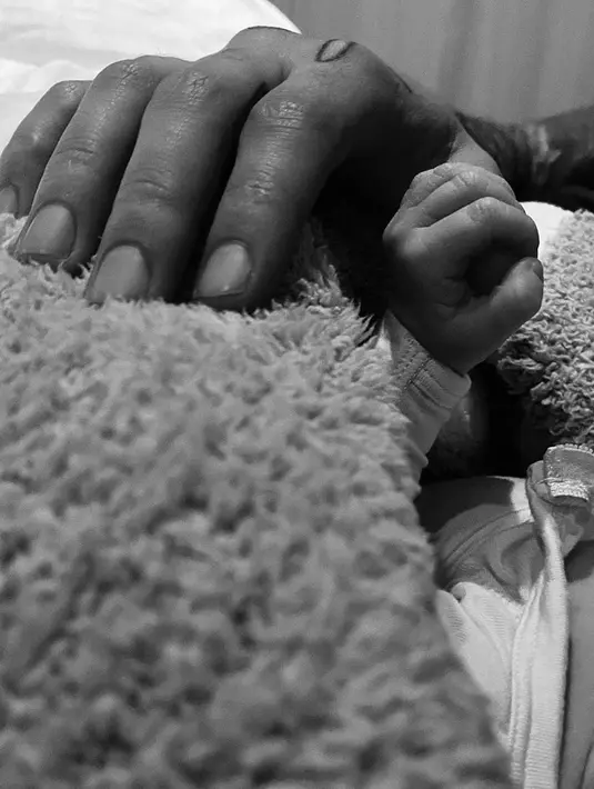 “Anak perempuan kami sudah berada di bumi pada akhir pekan ini dan dia sudah mengubah dunia kami. Sangat mencintainya,” ungkap Gigi Hadid. (Instagram/gigihadid)