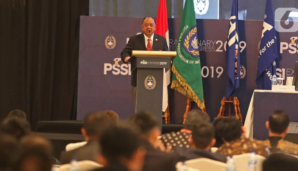 Komite Olahraga Nasional Indonesia (KONI), Marciano Norman memberikan sambutan pada Kongres Luar Biasa (KLB) Pemilihan PSSI di Jakarta, Sabtu (2/11/2019). Agenda KLB PSSI kali ini adalah pemilihan ketua umum, wakil ketua umum, serta 12 anggota Komite Eksekutif (Exco). (Liputan6.com/Herman Zakharia)