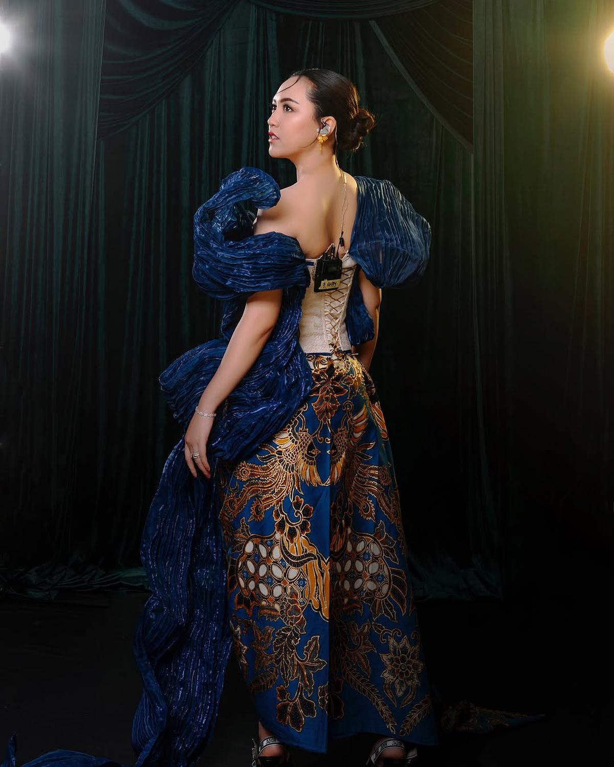 5 Model Baju Batik dan Kebaya ala Happy Asmara Ini Bisa Jadi Inspirasi