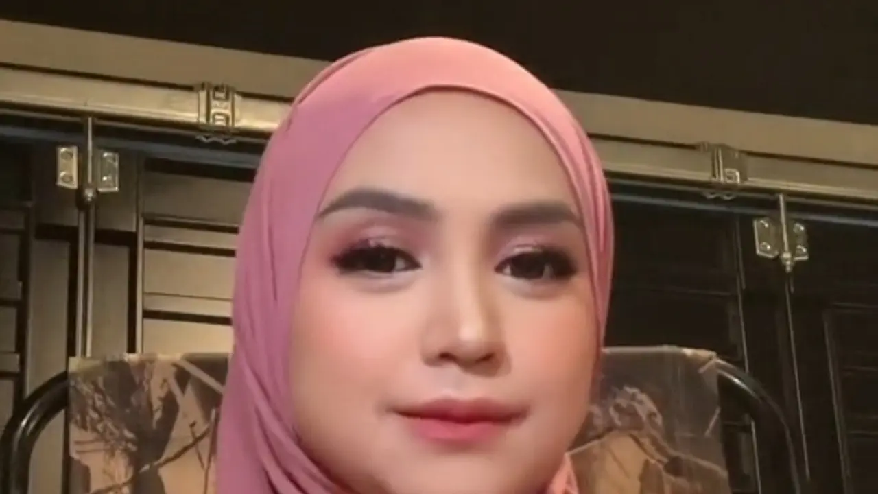 Ria Ricis belum lama ini mengunggah video barunya di media sosial, netizen pun salfok dikira Irish Bella