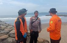 Tim SAR Gabungan Sisir Pantai Timur, Cari Pelajar Terseret Ombak di Pangandaran
