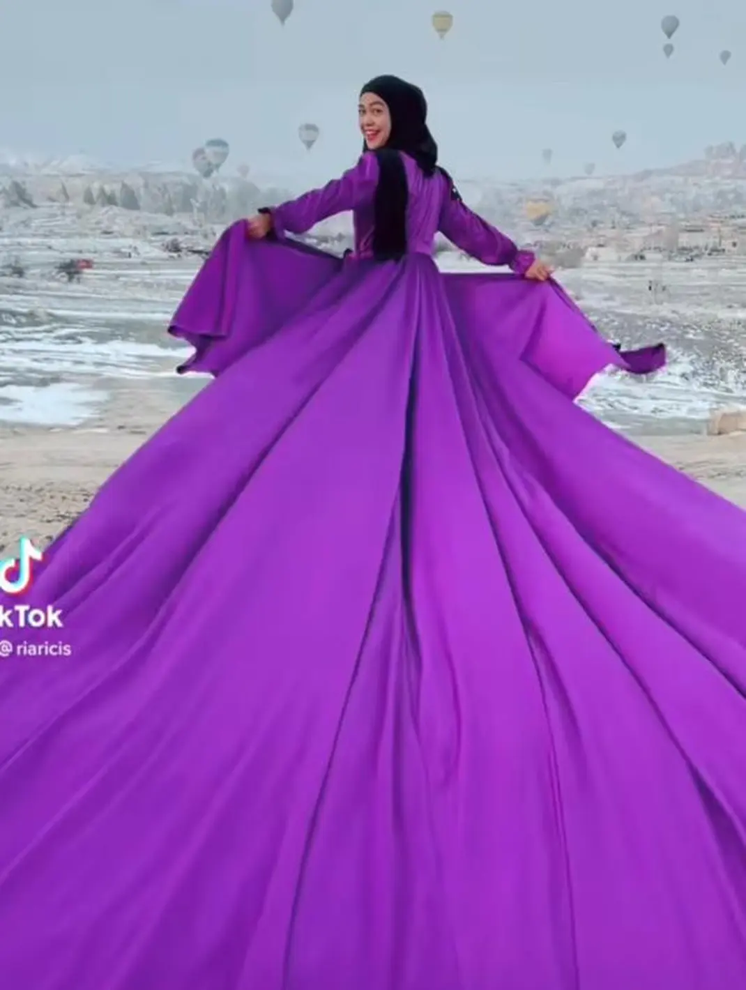 6 Gaya Pemotretan Ria Ricis di Cappadocia, Tampil Mewah Kenakan Gaun ...