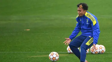 Pemain Juventus Weston McKennie menghadiri sesi latihan jelang menghadapi Zenit St. Petersburg pada pertandingan sepak bola Liga Champions di tempat latihan Continassa, Turin, Italia, 1 November 2021. (Isabella BONOTTO/AFP)