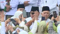 Prabowo Hadiri Mujahadah Kubro Satu Abad NU, Disambut Ribuan Warga Nahdliyin