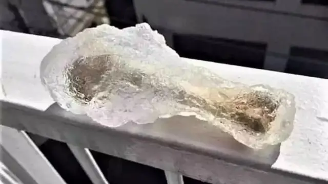 6 Tingkah Absurd Membuat Barang Jadi Beku Ini Bikin Heran