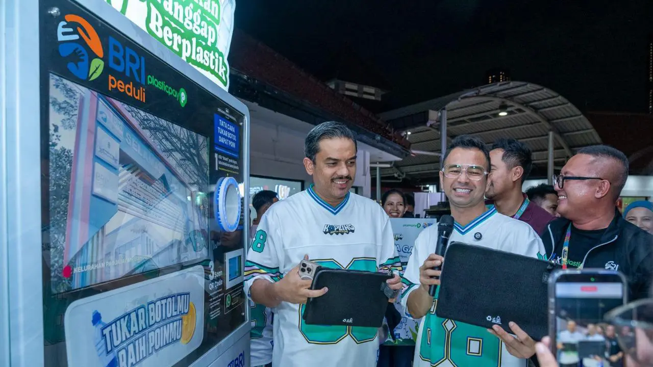 Kreatif Kelola Sampah, BRI Dapat Apresiasi Menteri UMKM dan Raffi Ahmad lewat Inovasi RVM