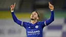 Gelandang Leicester City, James Maddison melakukan selebrasi usai mencetak gol pertama timnya ke gawang Southampton dalam laga lanjutan Liga Inggris 2020/21 pekan ke-18 di King Power Stadium, Sabtu (16/1/2021). Leicester City menang 2-0 atas Southampton. (AFP/Tim Keeton/Pool)