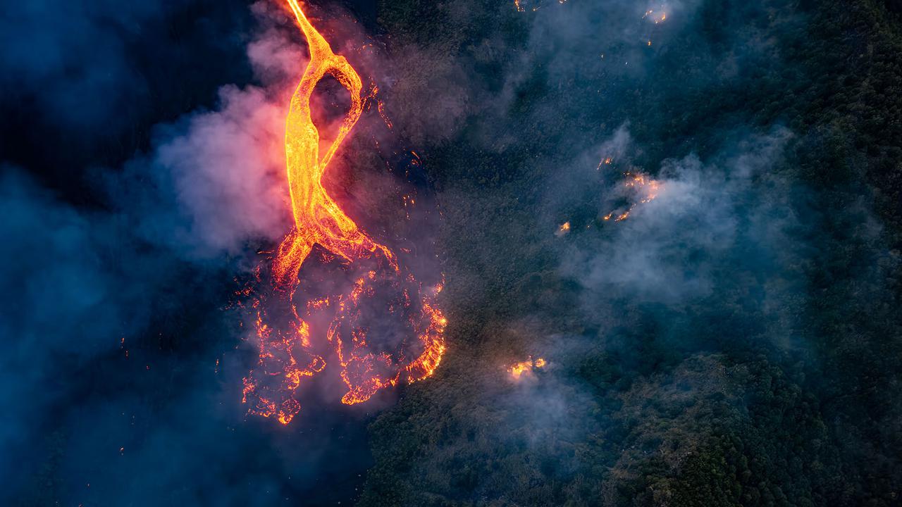 Luncuran Lava Cair Gunung Etna Membentuk Sungai Api Spektakuler