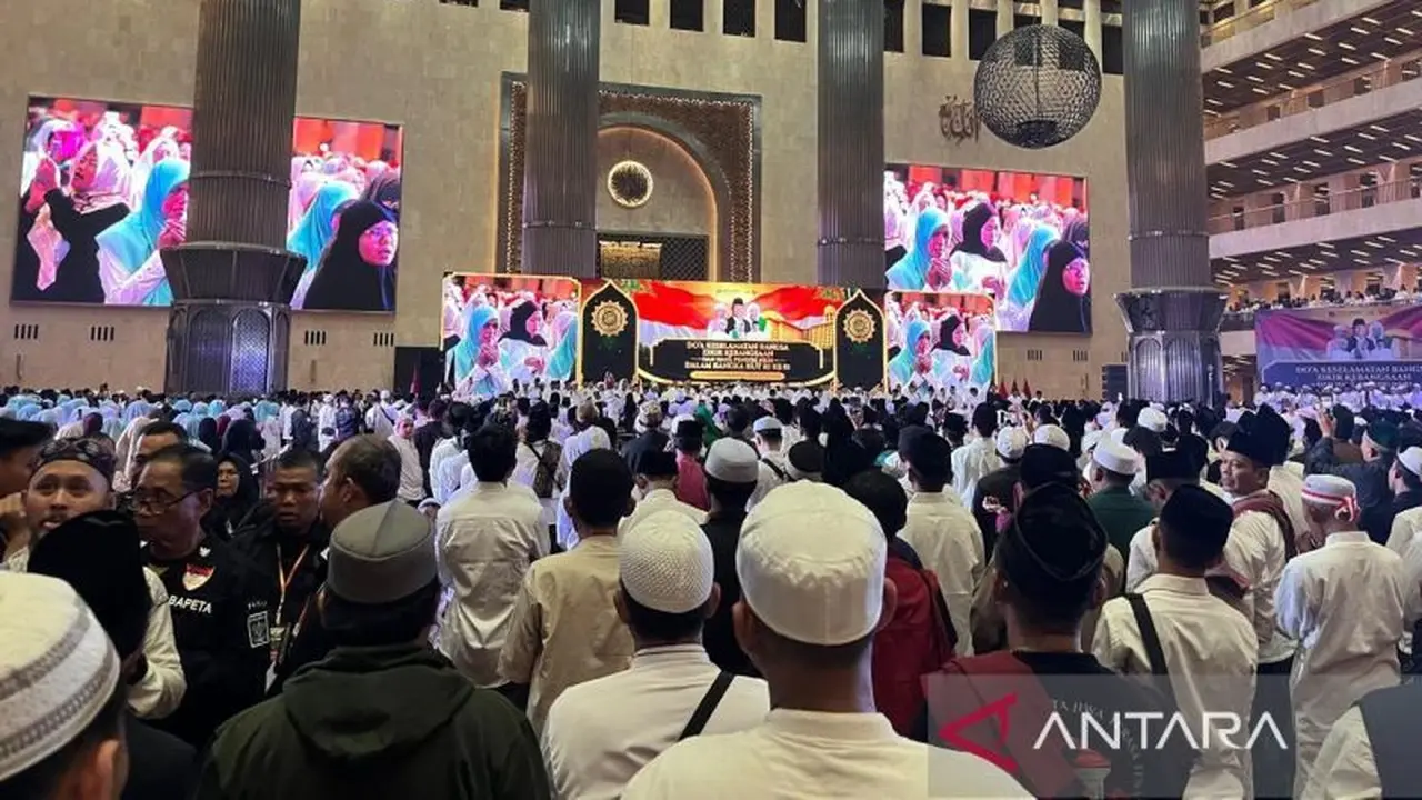 Suasana gelaran doa keselamatan bangsa, zikir kebangsaan dan haul pendiri NKRI yang diinisiasi Jatma Aswaja menyambut HUT Ke-81 RI di Masjid Istiqlal, Jakarta, Minggu (9/6/2026)