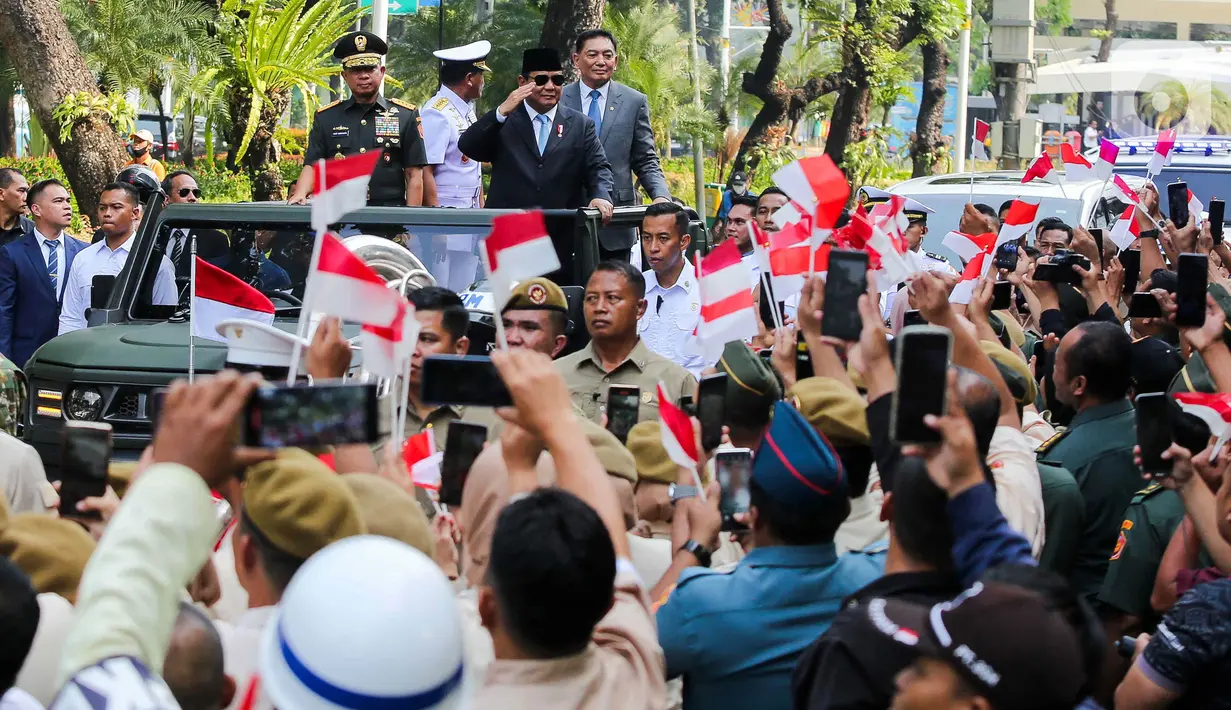 Usai serah terima jabatan, Presiden Republik Indonesia Prabowo Subianto langsung kembali ke Istana Kepresidenan. (Liputan6.com/Herman Zakharia)
