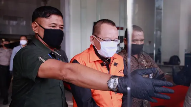 Mantan Sekretaris Mahkamah Agung, Nurhadi, saat digelandang menuju tahanan KPK. (dok KPK)
