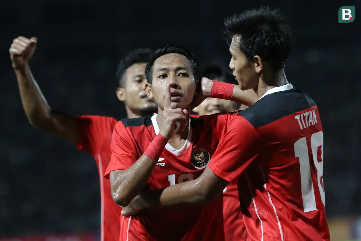 Foto: Atasi Kamboja, Timnas Indonesia U-22 Sapu Bersih 4 Kemenangan, Adisatryo Tepis Penalti dan Cedera