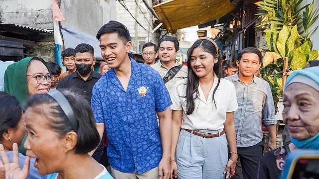 6 Gaya Erina Gudono Setia Dampingi Kaesang Pangarep saat Blusukan
