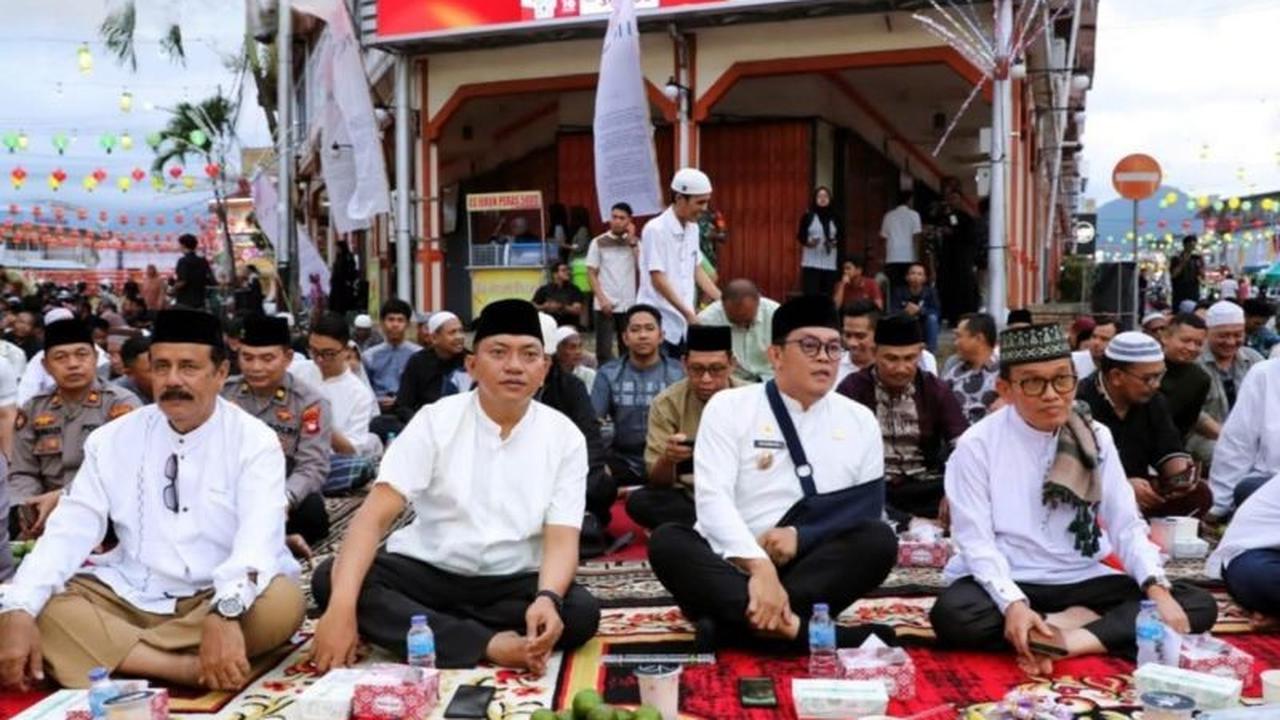 Ribuan Warga Muslim dan Non-Muslim Bersatu dalam Buka Bersama Akbar, Perkuat Toleransi Singkawang