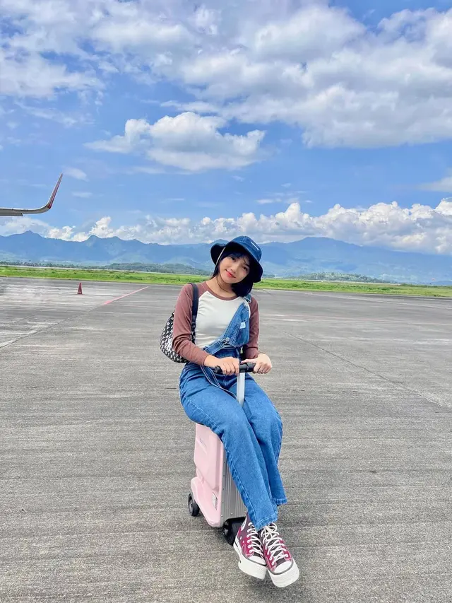 8 Pilihan Gaya Padu Padan Jeans ala Fuji, Super Stylish dan Kece Abis