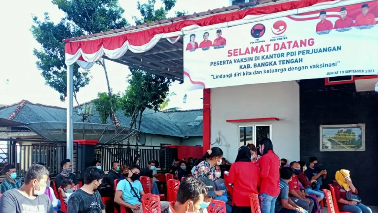 Puluhan Ribu Warga Babel Ikuti Vaksinasi Gratis PDIP dan Rudi Center