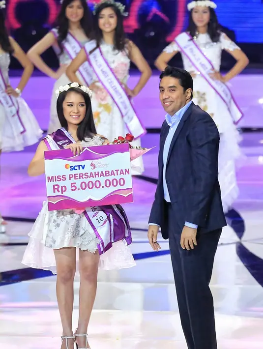 Miss Persahabatan disandang oleh Maria Janet. Salah satu dewan juri menyematkan pada kontestan asal Banjarmasin. (Adrian Putra/Bintang.com)