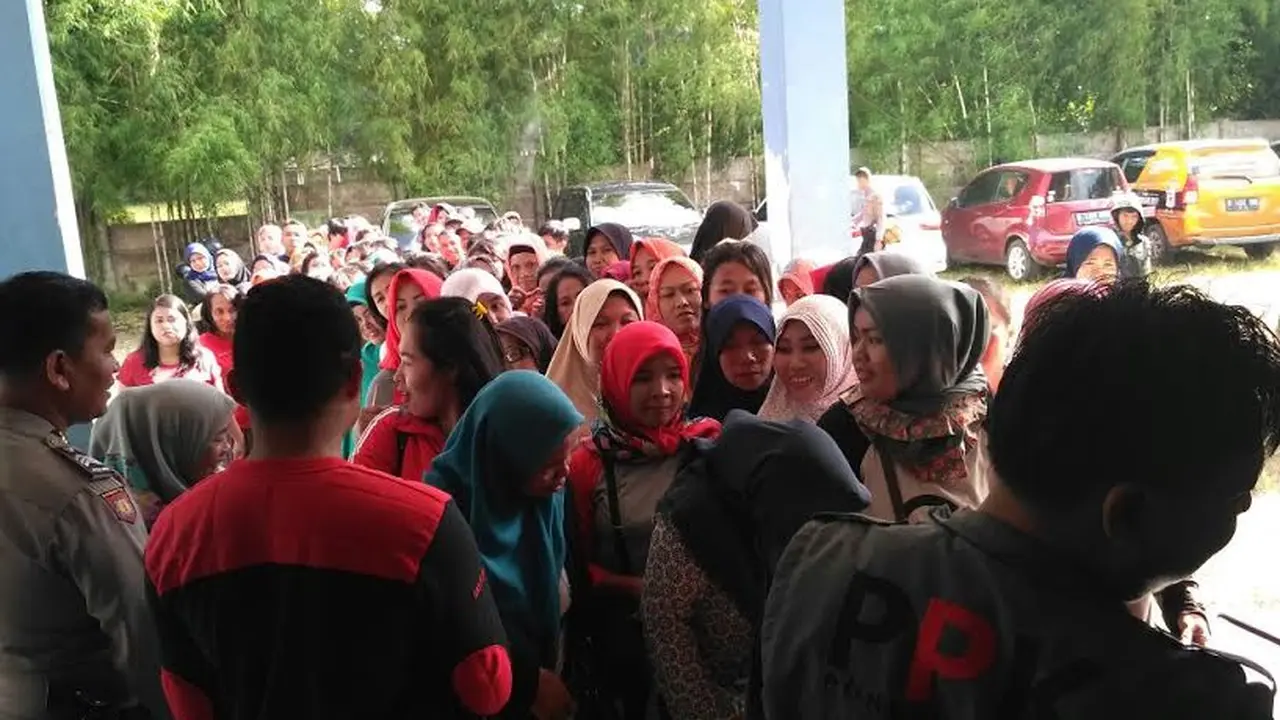 Warga ingin jadi pelipat kertas suara