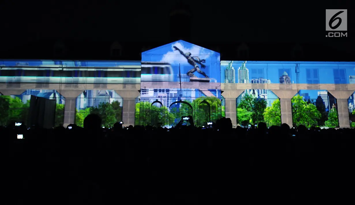 Salah satu pertunjukan projection mapping yang menggambarkan kota Jakarta di Museum Fatahillah, Jumat (19/1). Pertunjukan ini menandai rangkaian kegiatan perayaan 60 tahun hubungan diplomatik Indonesia-Jepang. (Liputan6.com/Helmi Fithriansyah)