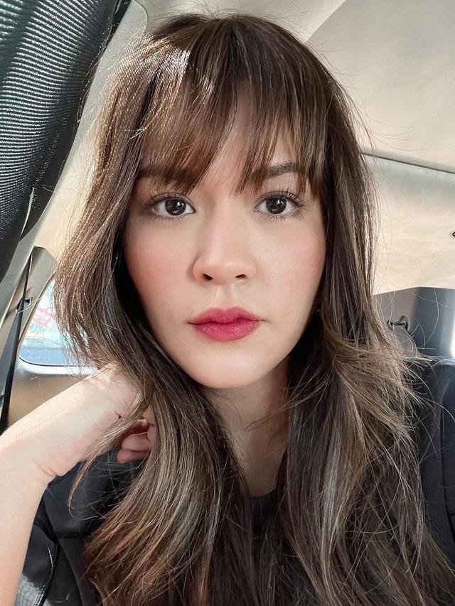 Aktris Usia 30-an Rambut Poni