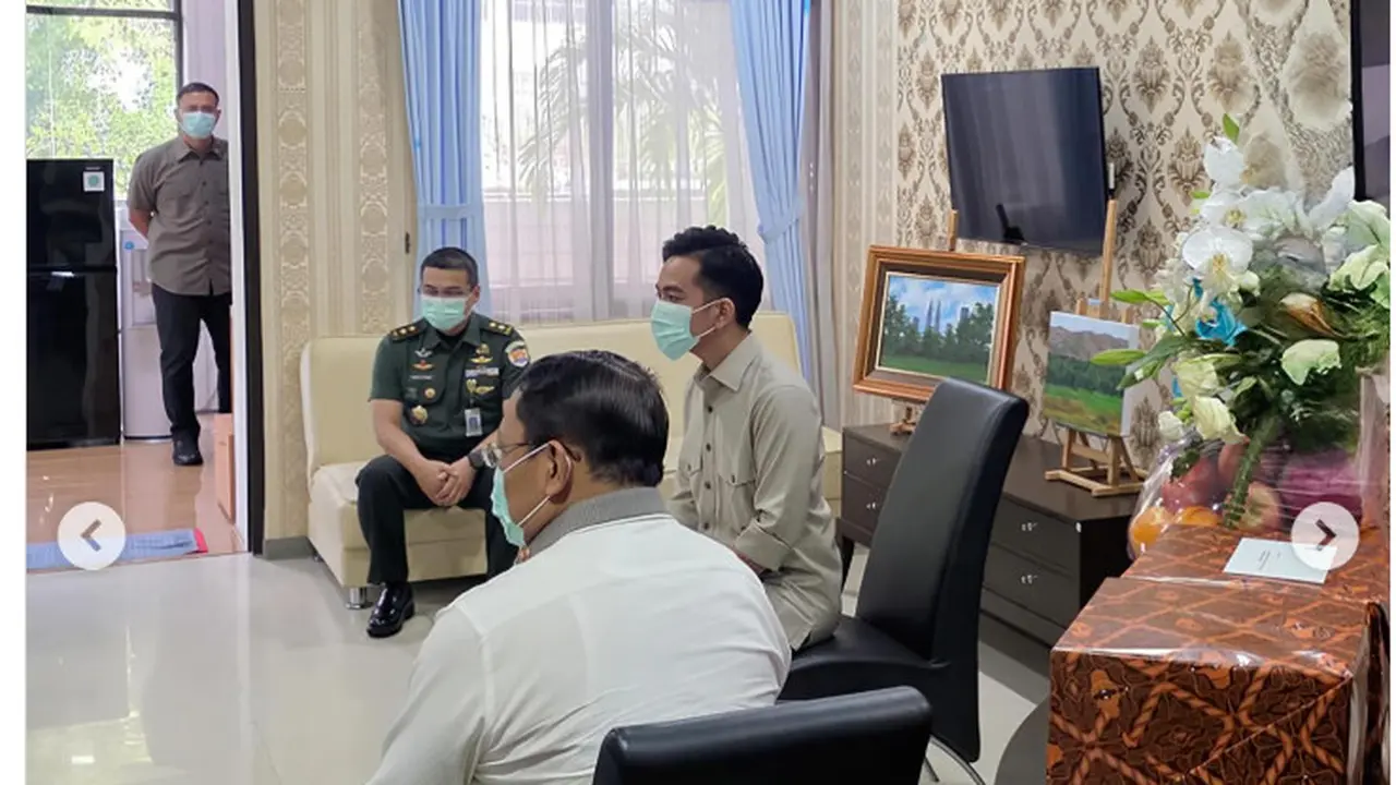 Wakil Presiden Gibran Rakabuming Raka menjenguk Presiden ke-6 RI Susilo Bambang Yudhoyono (SBY) di RSPAD Gatot Soebroto, Jakarta