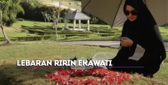 Ririn Ekawati sudah bisa tersenyum, setelah beberapa hari sebelum lebaran ditinggal selamanya oleh suami.