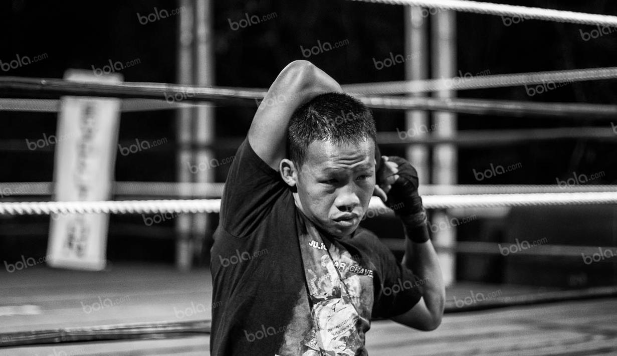 Uji coba dalam enam ronde itu menjadi persiapan terakhir Daud Yordan sebelum berangkat ke Uruguay. (Bola.com/Vitalis Yogi Trisna)