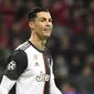 2. Cristiano Ronaldo (Juventus) - Meski telah berusia 35 tahun, Cristiano Ronaldo tetap masih mampu mencetak gol secara konsisten. Rata-rata Ronaldo mencetak satu gol di setiap pertandingan bersama Juventus musim ini. (AFP/Ina Fassbender)