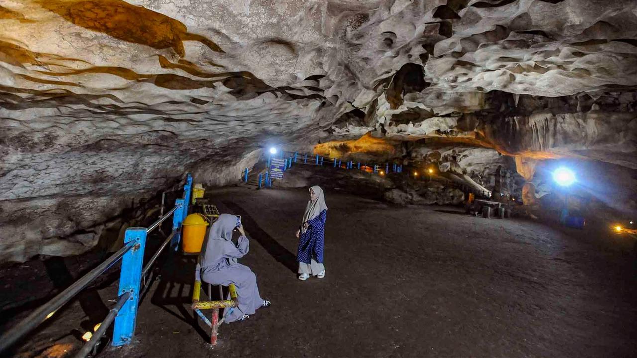 FOTO: Pesona Stalaktit dan Stalagmit Goa Lowo, Keajaiban Alam Trenggalek