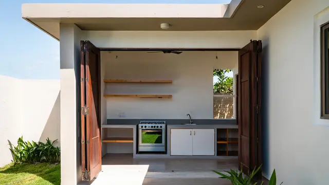 Rumah Sederhana dengan Dapur Semi Outdoor Anti Sumpek (AI)