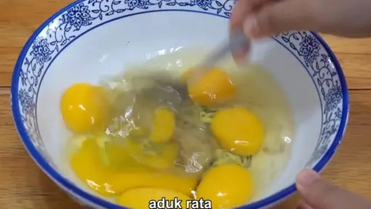 Cara Membuat Telur Dadar Tebal yang Anti Kempis, Ini Rahasianya