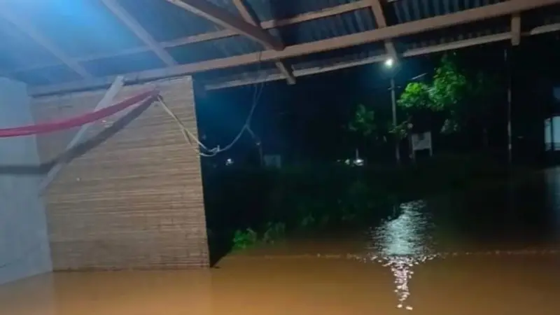 Banjir yang terjadi di Kabupaten Minahasa Tenggara, Sulut, akhir pekan lalu.