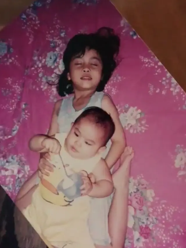 Ulang Tahun ke-24, Ini 6 Potret Masa Kecil Awkarin yang Bikin Pangling