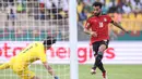 Mesir berusaha untuk menyamakan kedudukan di babak kedua. Hasilnya, Mohamed Salah berhasil mencetak gol penyeimbang lewat tendangan kaki kirinya dari jarak dekat pada menit ke-53. (AFP/Kenzo Tribouillard)