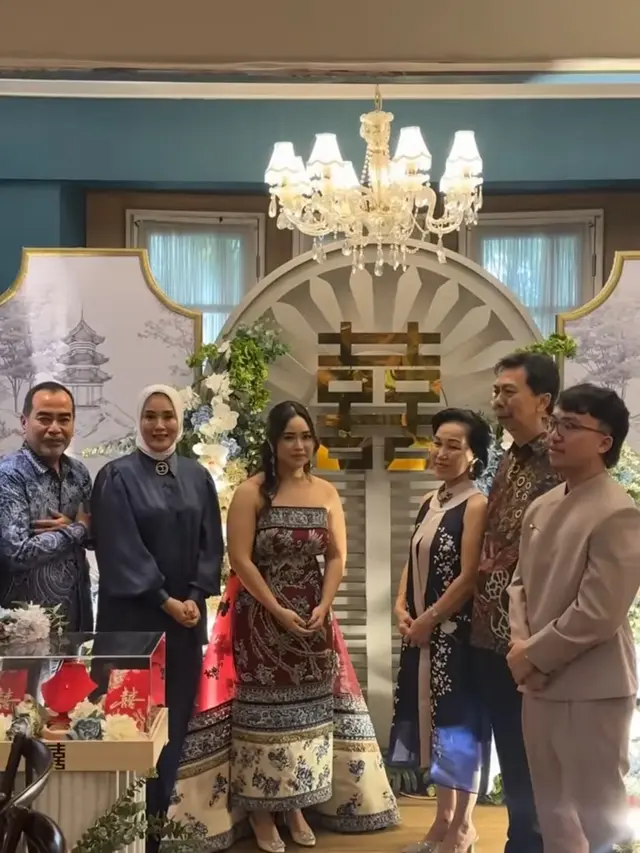 Anak Elma Theana Dilamar