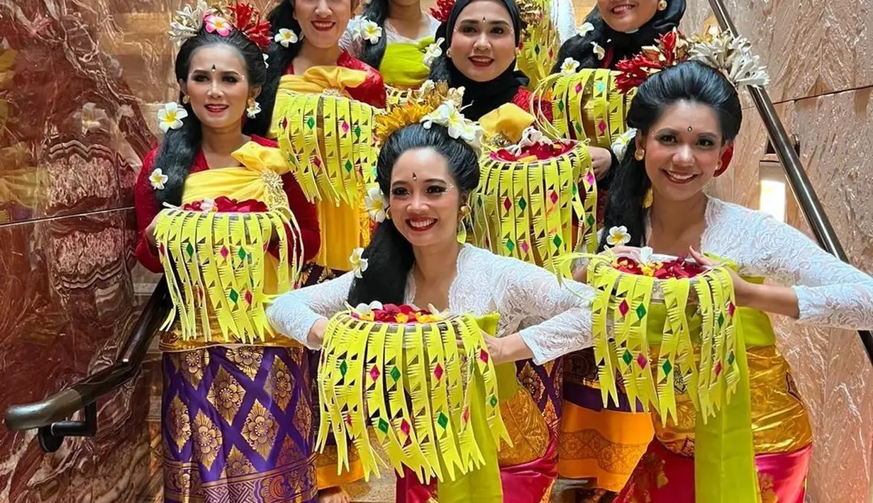 Kecintaannya pada dunia tari membuat dirinya bergabung dengan komunitas street dance di Qatar.  [Foto: Instagram/ Yoshie Patricia]