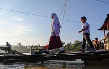 FOTO:  Anak Anak Kembali Bersekolah Pascabencana di Bireuen Aceh
